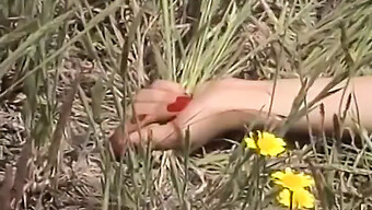 Allemande Faisant L'Amour En Public Et Talons Hauts Dans Un Classique Vintage