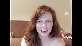 Adorable Adolescente Rousse Dans Une Vidéo Webcam De 18 Ans