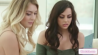 Bintang Porno Natalia Star Dan Asistennya Menikmati Seks Lesbian Yang Panas