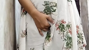 Aroused Wife Explores Her Own Pleasure With Fingers